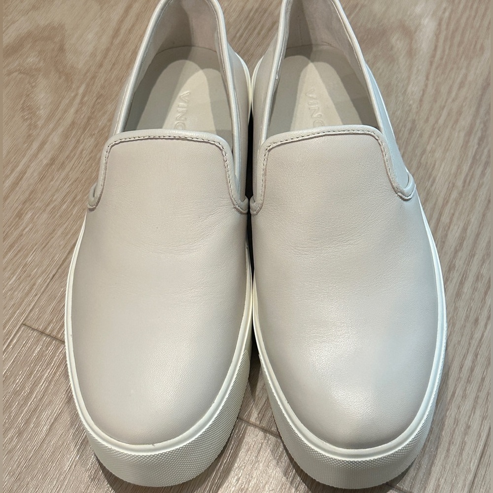 VINCE loafers/slip on sneakers, leather, taupe, size 5